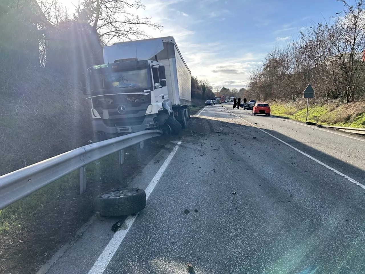 Vollsperrung B39 aufgrund Unfall mit Verletzten