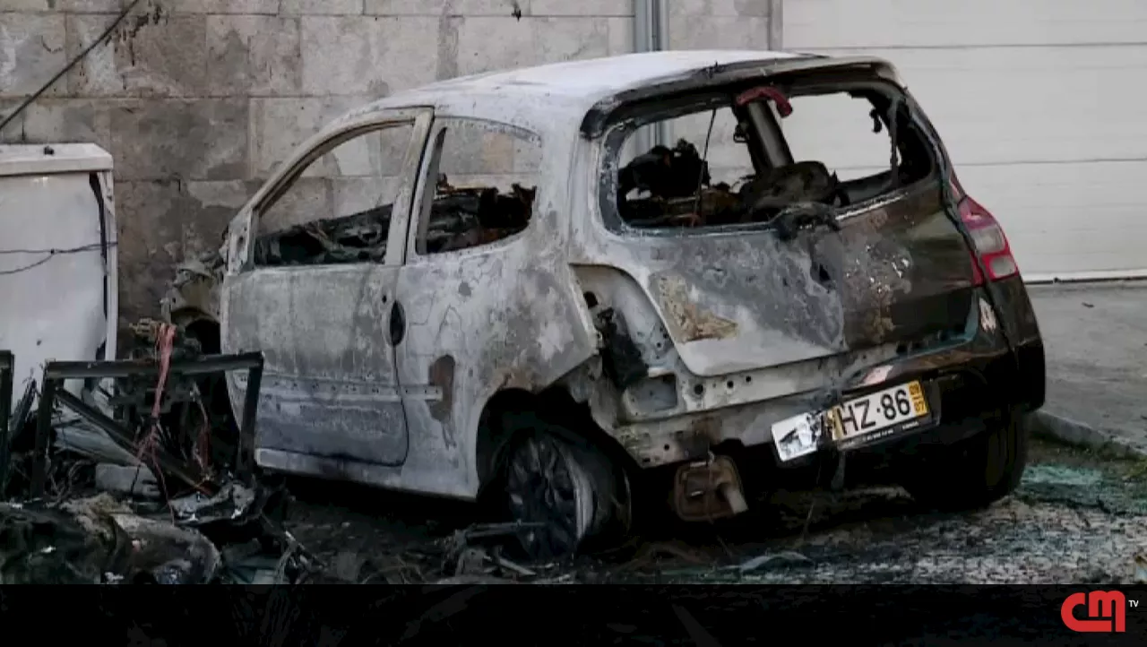 PJ investiga incêndio em Cascais: Quatro carros destruídos e um edifício danificado