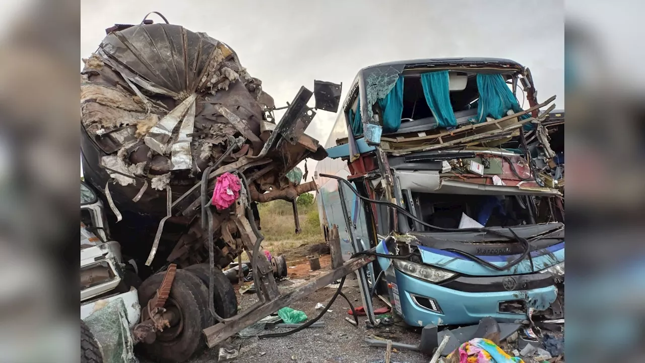 Acidente entre ônibus deixa cinco mortos e 21 feridos na Bahia