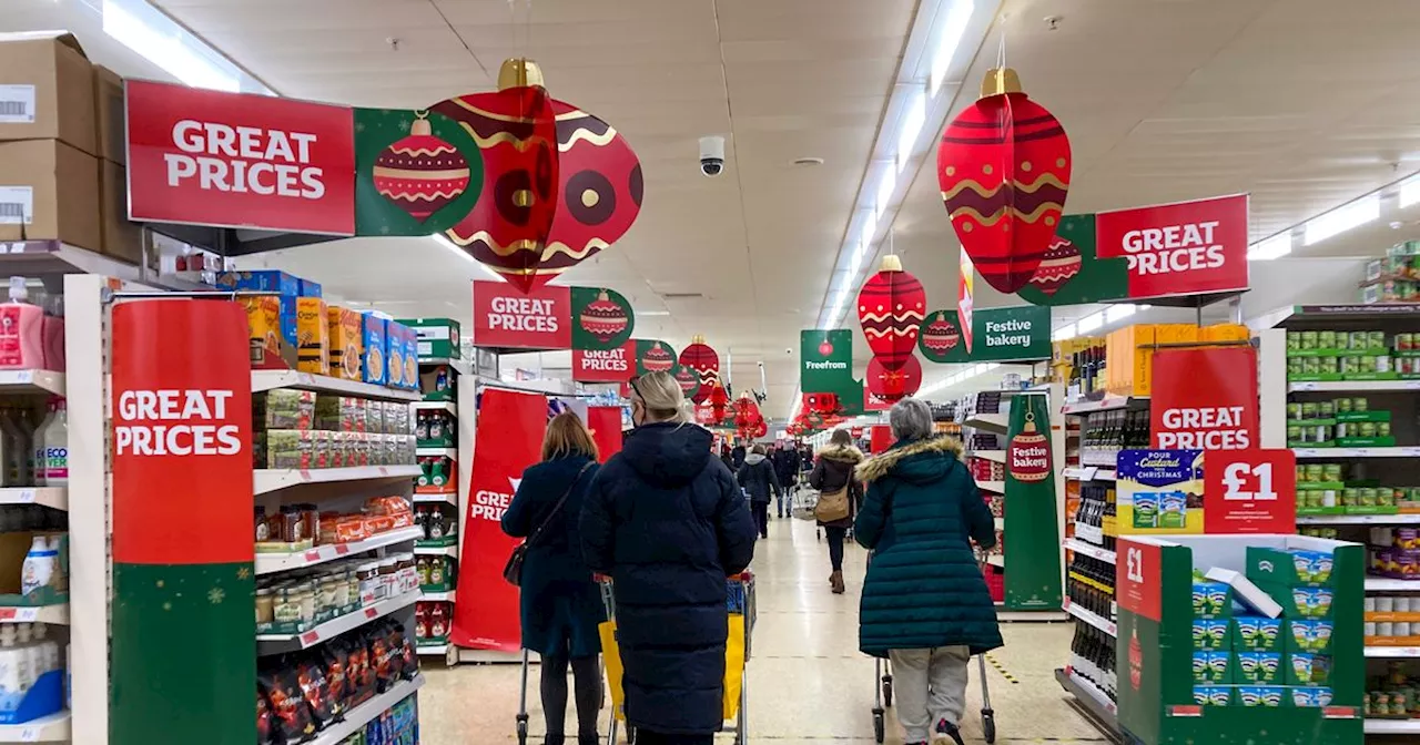 Christmas Shopping Rush Begins: Supermarkets Extend Hours for Last-Minute Essentials