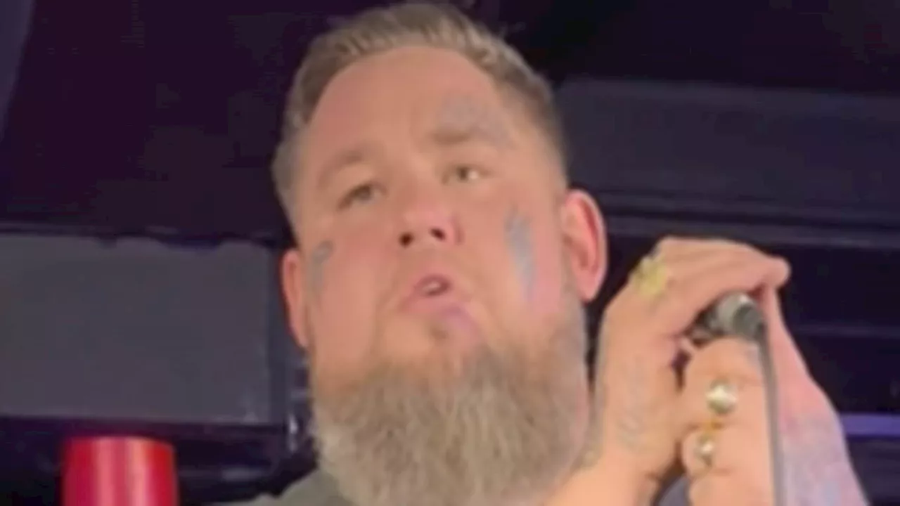 Rag'n'Bone Man Performs Acoustic Gig in London, Shows Off Slimmer Figure