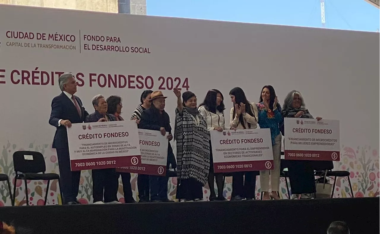 Clara Brugada entrega 25 millones en créditos Fondeso a 2,400 pequeñas empresas y emprendedores