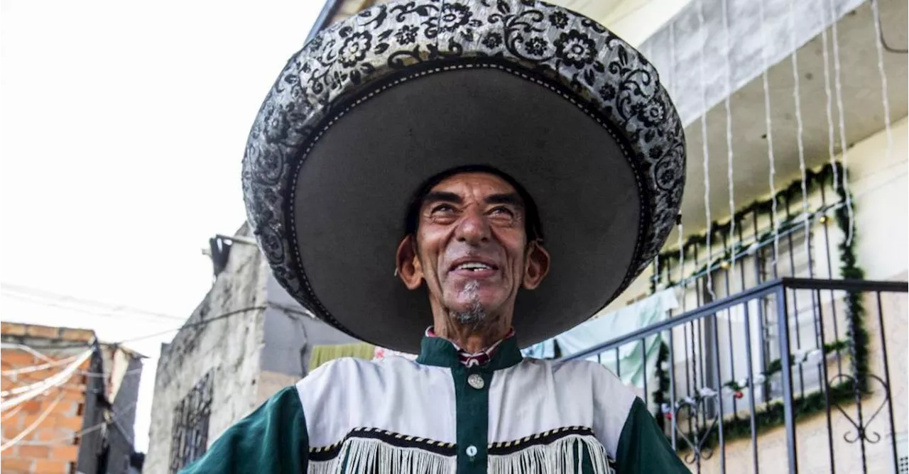 José Gildardo Zapata: El Mariachi Que Encarna Más de 35 Años de Disfraces en Medellín