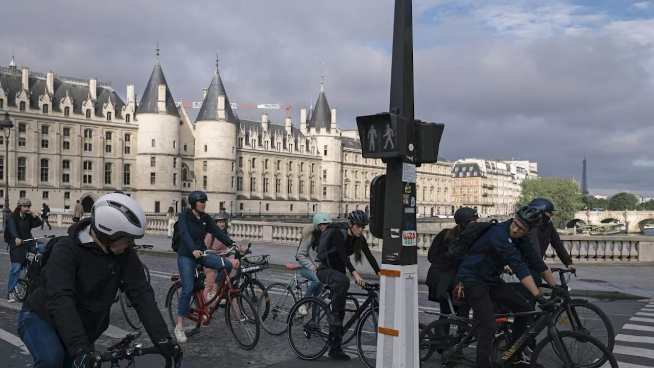 Un trágico accidente pone en división a los ciclistas por las calles de París