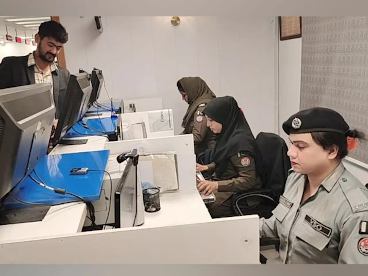 ٹرانس جینڈر خواتین میں خواجہ سرا کشش خان اورمعصومہ علی پولیس کے افسران میں متعین ہوئی ہیں