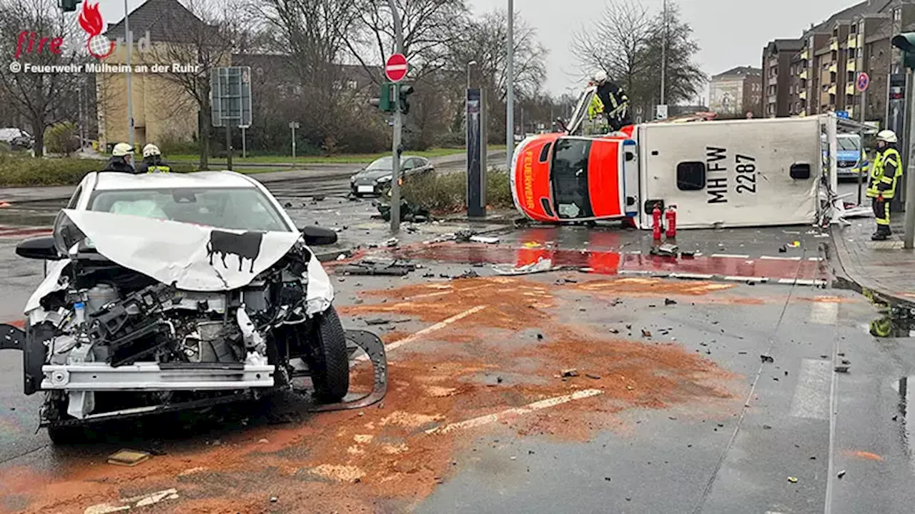 Verkehrsunfall zwischen Pkw und Rettungswagen in Mülheim an der Ruhr