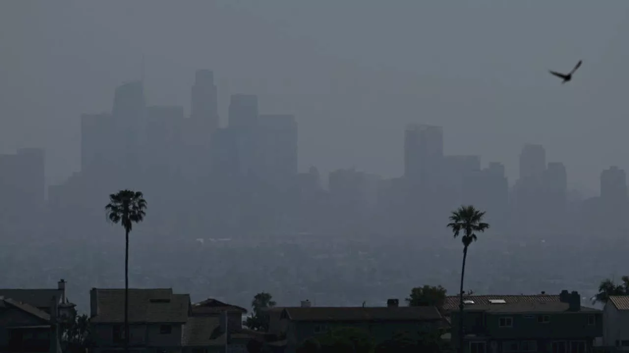 Why is air quality bad in Los Angeles today?