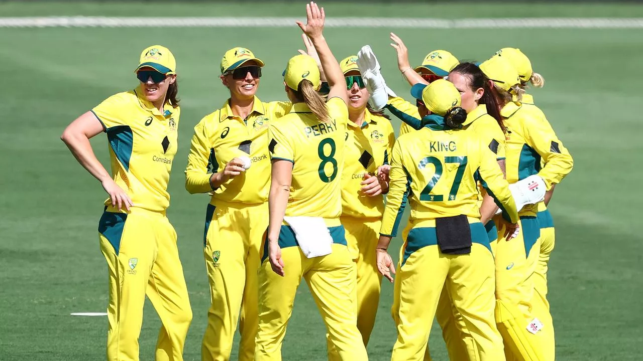 Aussies Begin World Cup Prep vs India