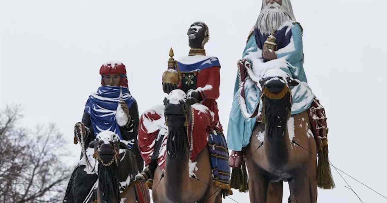 ‘Iconic Winnipeg Christmas tradition’: A look at Canada Life’s Three Wise Men statues