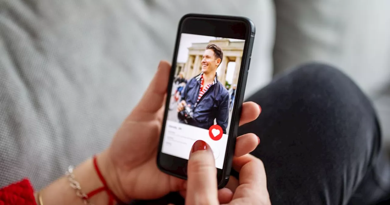 If You See This In An Online Dating Profile, Hit ‘Block’ Immediately — 'It's A Boundary Violation'