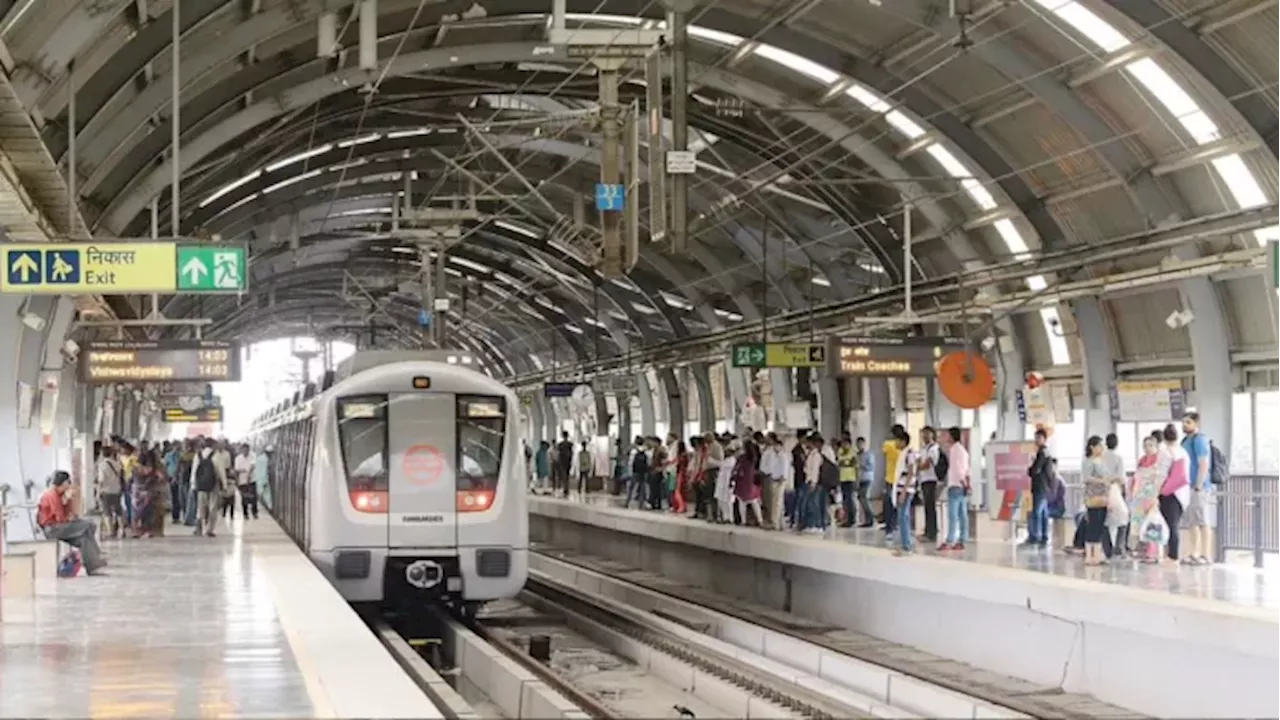 Delhi Metro News: ब्लू लाइन पर देरी से चल रही मेट्रो, ऑफिस जाने वाले हो रहे परेशान; DMRC ने कहा- पूरे दिन रहेगी यही स्थिति