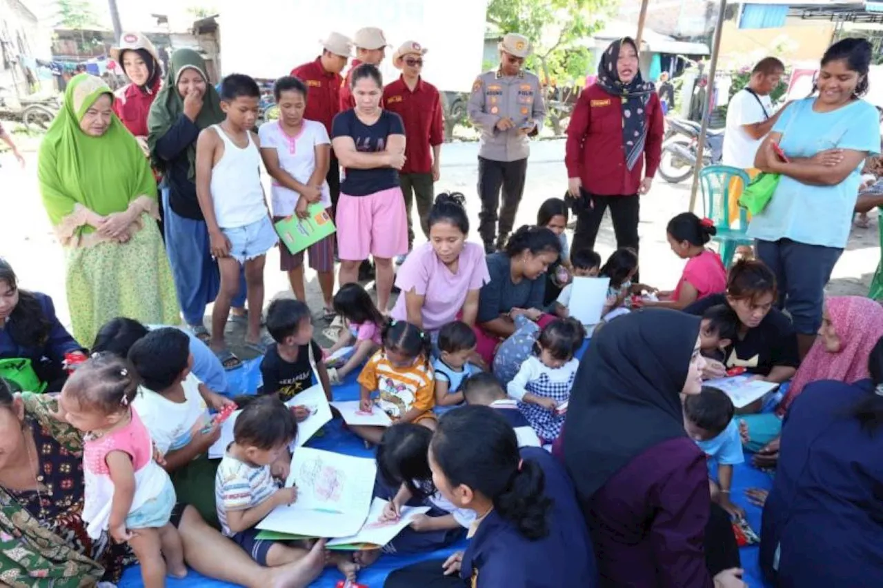 Polda Sumut Melakukan Trauma Healing Untuk Warga Terdampak Banjir di Deli Serdang