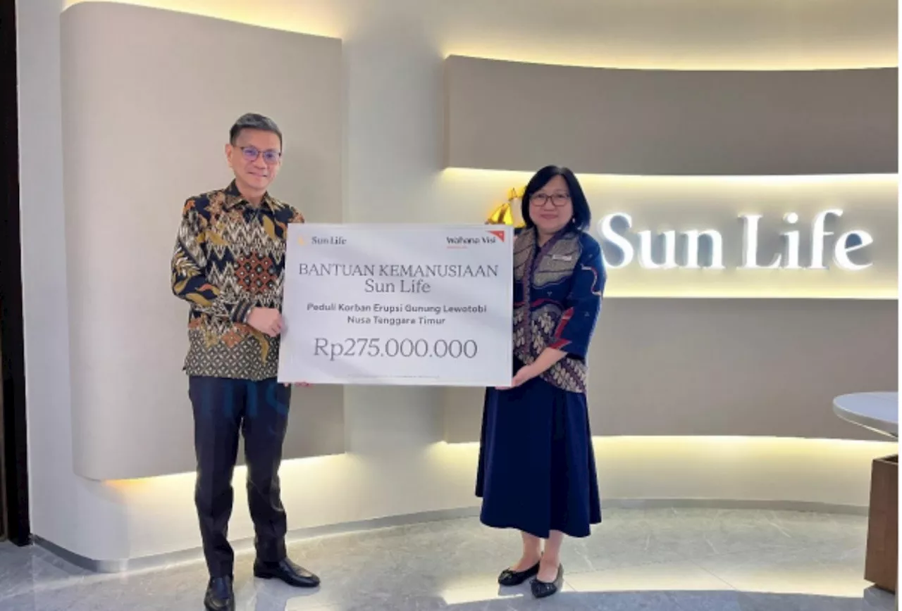 Sun Life Salurkan Rp 275 Juta untuk Korban Erupsi Gunung Lewotobi