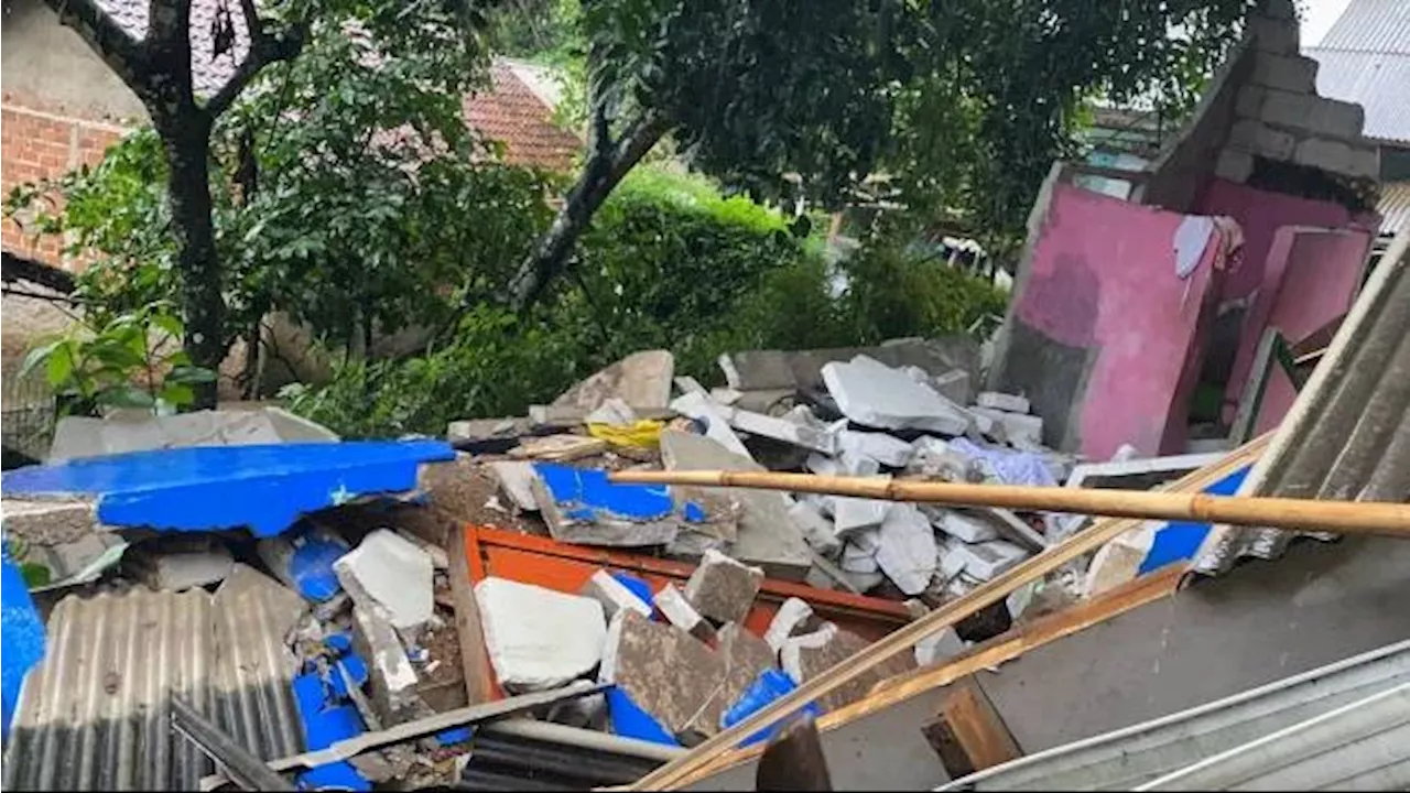 Kunjungi Lokasi Bencana di Sukabumi, Bey Machmudin Fokuskan Tiga Hal Penanganan