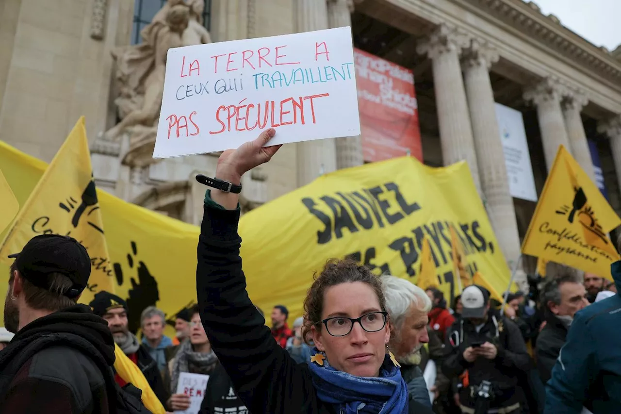 Action de la Confédération paysanne à Paris contre le libre-échange