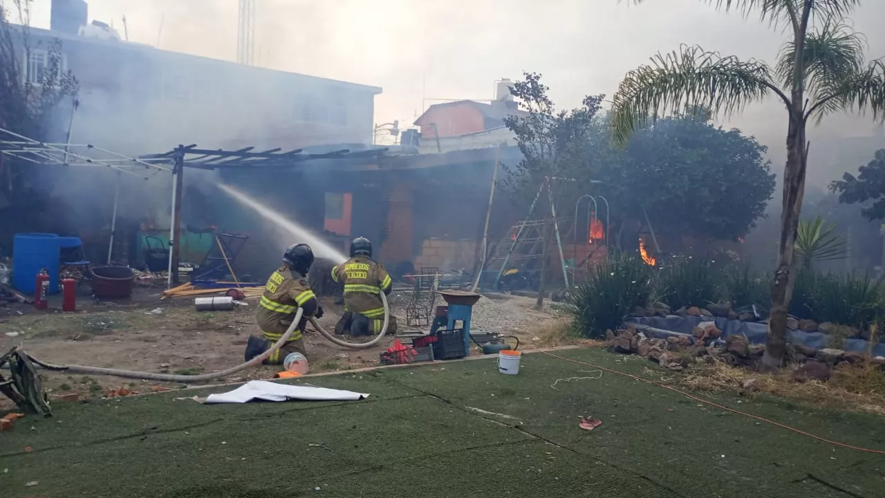 Tres heridos al estallar pirotecnia en una casa de Tulantongo, Texcoco