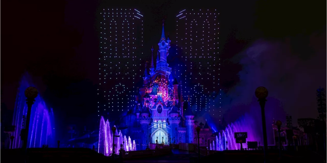 Disneyland Paris met Notre-Dame à l’honneur dans un show de drones époustouflant