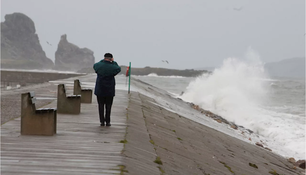 Storm Darragh Brings Orange Wind Warning to Western Ireland