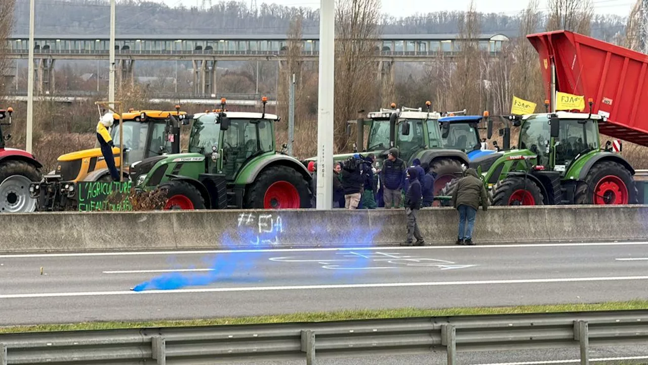 Belgische Boeren Blokkeren Weg om tegen Mercosur-verdrag te Protesteren