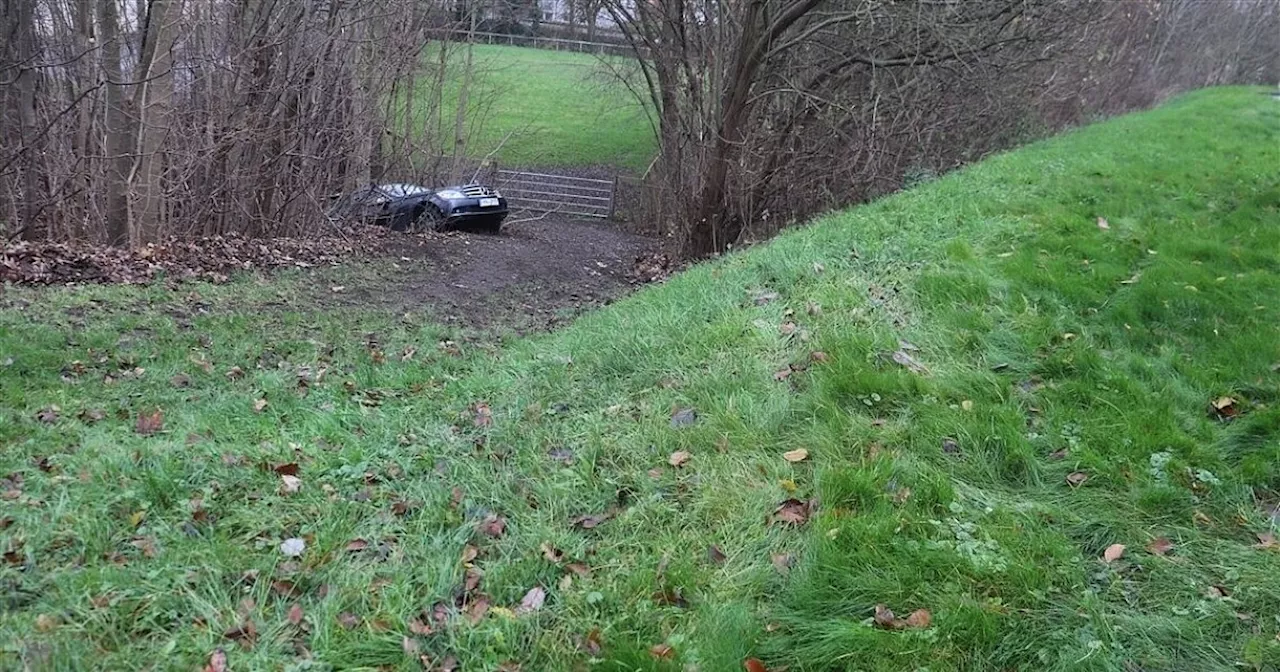 Ausparkmanöver misslingt: Mercedes rollt bei Steinheim einen Abhang hinunter