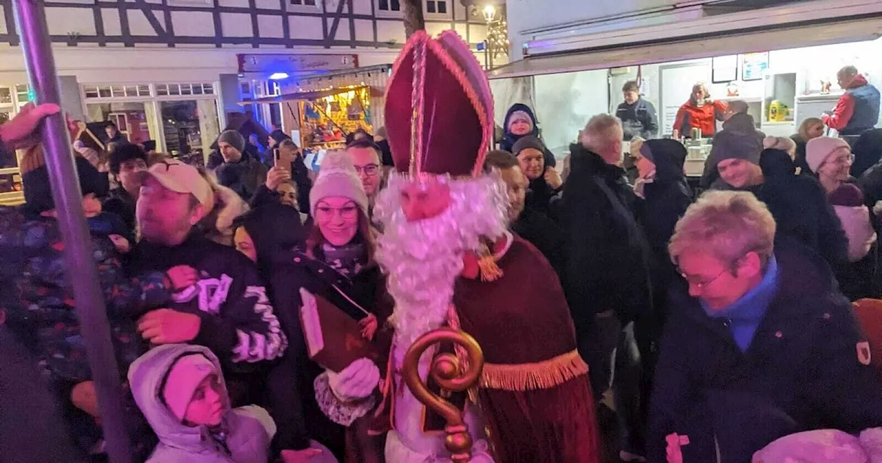 Stimmungsvoller Auftakt: Viertägiger Nikolausmarkt in Brakel eröffnet