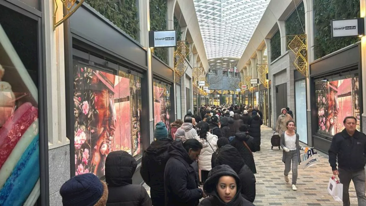 Gratis kledingactie zorgt voor ellenlange wachtrij in winkelcentrum