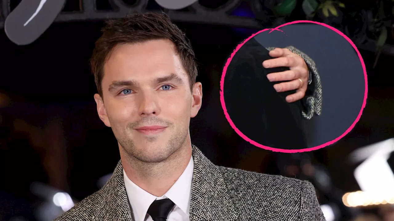 Nicholas Hoult heizt Heiratsgerüchte mit auffälligem Ring an