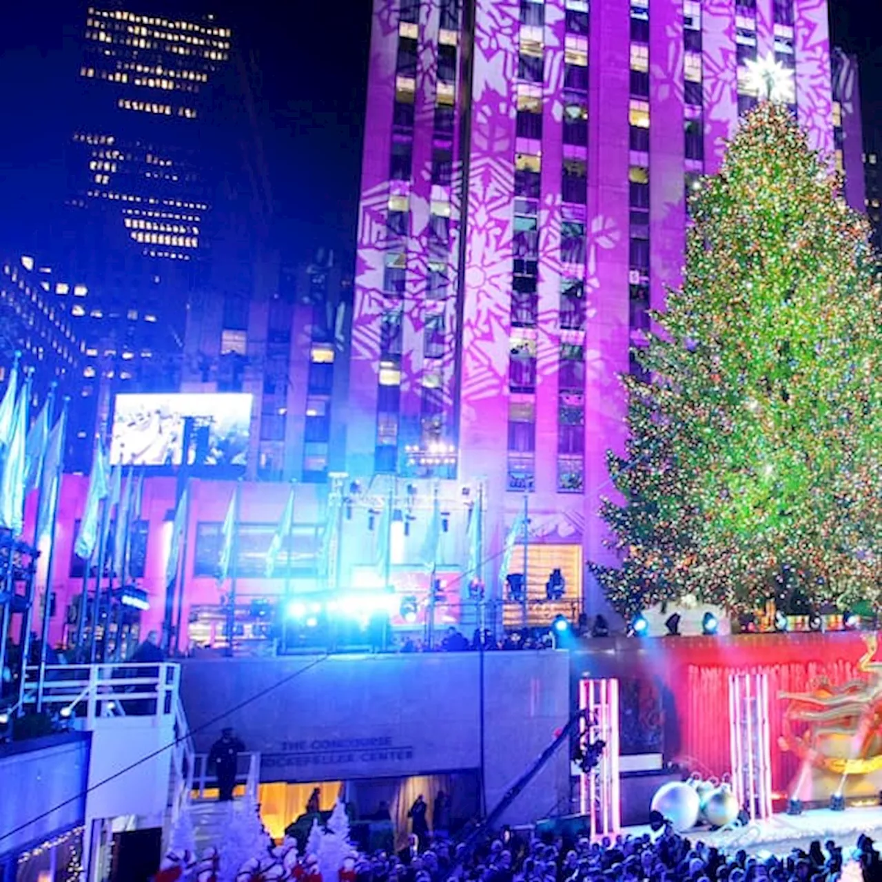 Natale, acceso l'albero del Rockefeller Center di New York. VIDEO