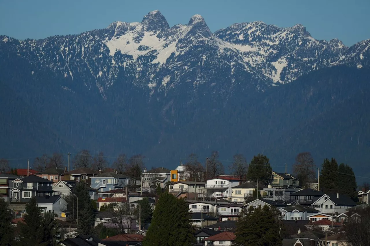 Warning over hiking apps after 'virtually identical' rescues on Vancouver North Shore