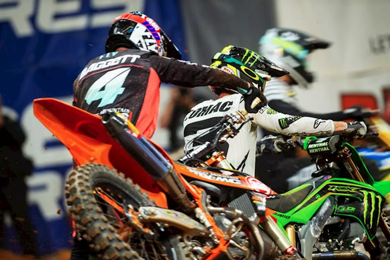 Eli Tomac entschuldigt sich bei Blake Baggett nach Unfall