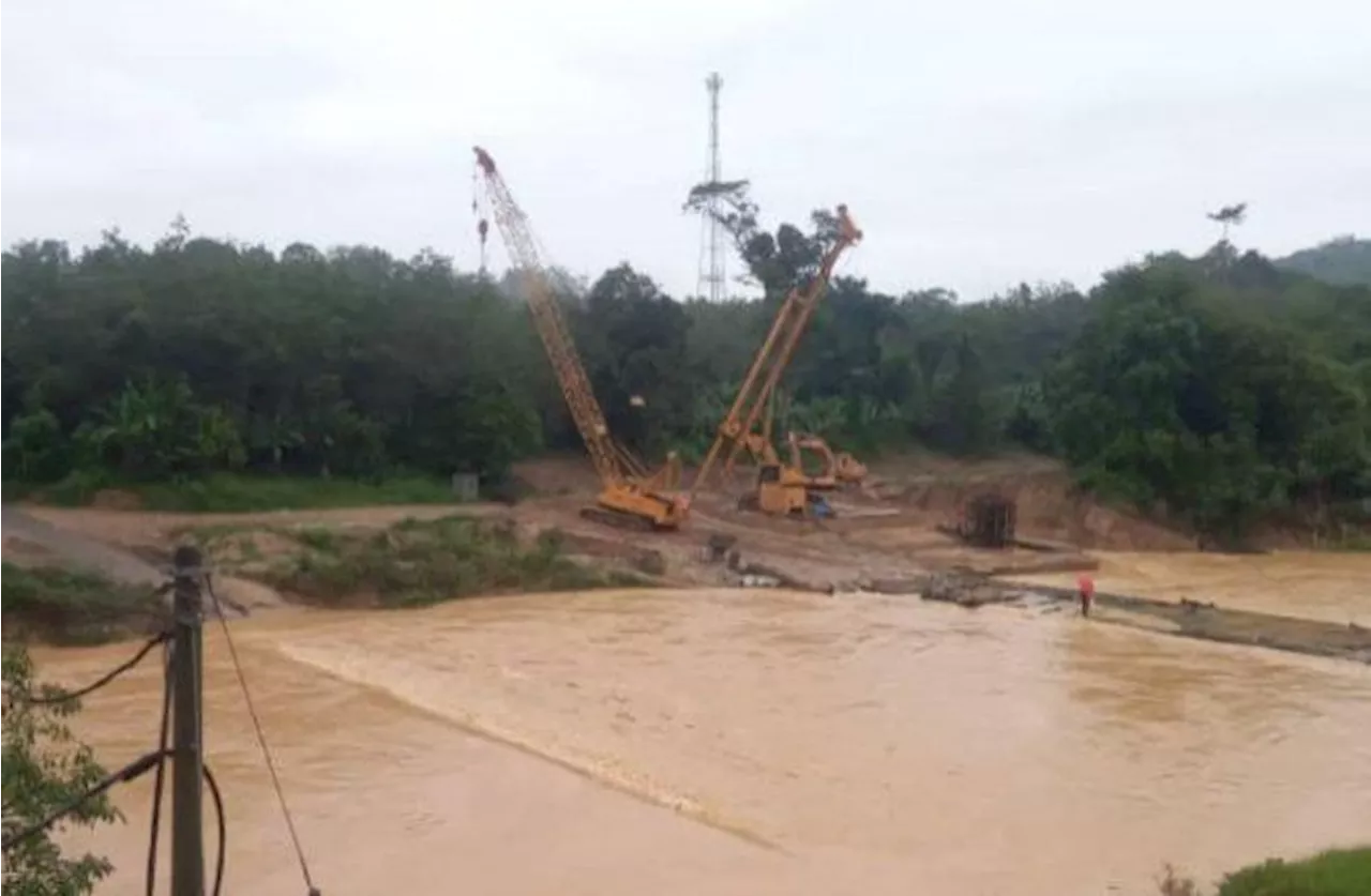 Floods: Kg Serian's newly upgraded bridge at risk of collapse