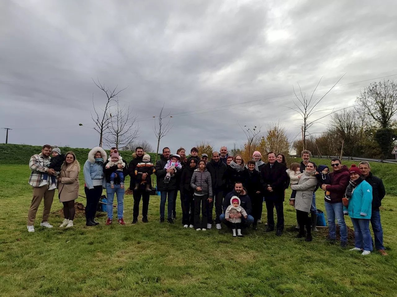 Saint-Porchaire : l’opération « un enfant, un arbre » renouvelée pour la quatrième année