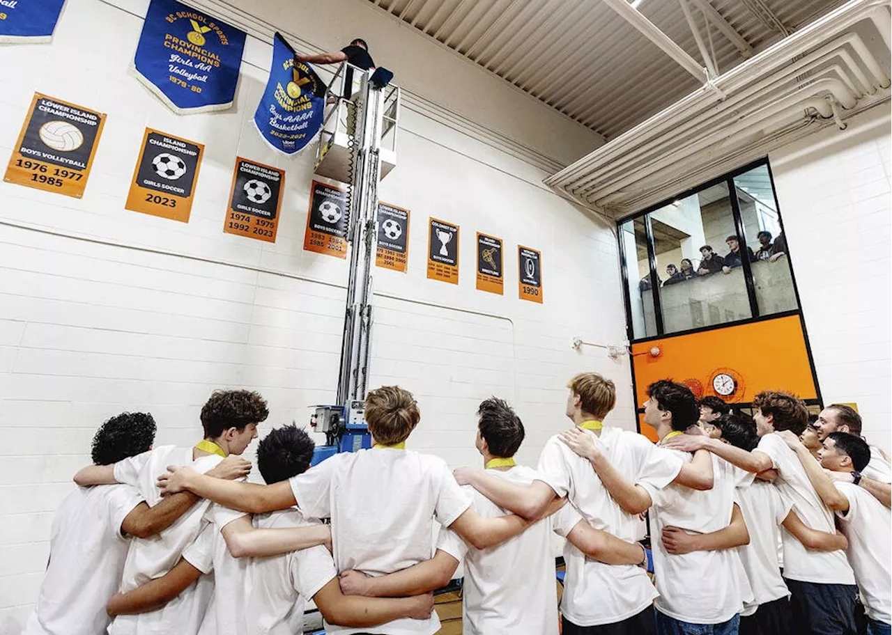 Island teams ranked first, second, third in B.C. boys' high school basketball