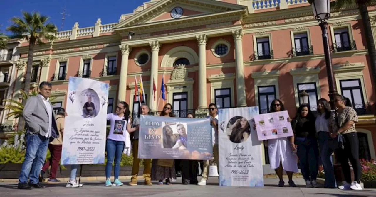 Familiares de las víctimas del incendio en Murcia presentarán una querella contra las aseguradoras