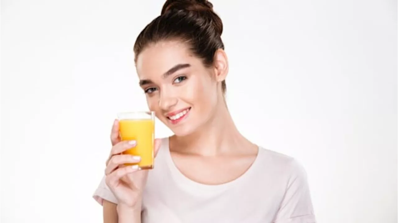 Bukan Skincare, Ini 8 Minuman yang Bikin Wajahmu Glowing Alami