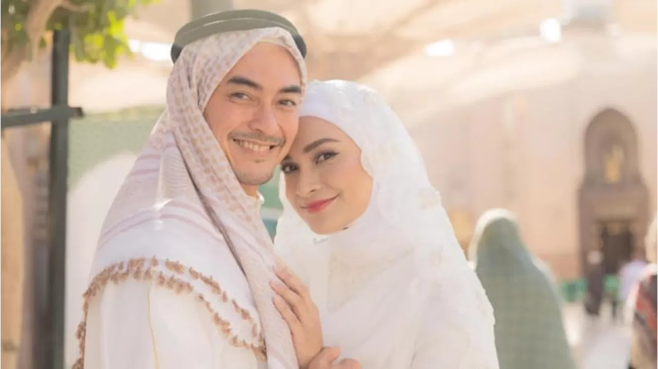 Zumi Zola dan Putri Zulkifli Hasan Resmi Menikah di Madinah