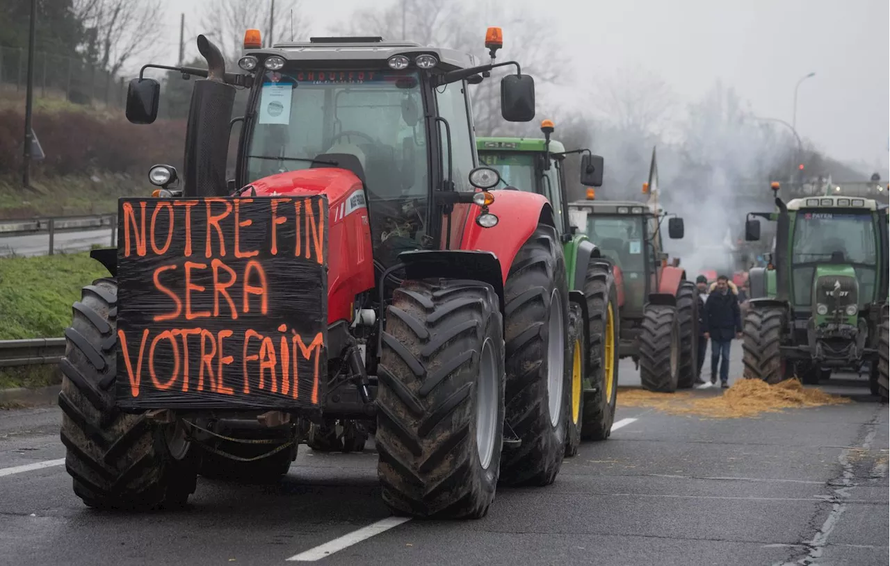 Nuit mouvementée dans le Tarn-et-Garonne : 35 agriculteurs déversent des détritus sur les bâtiments publics