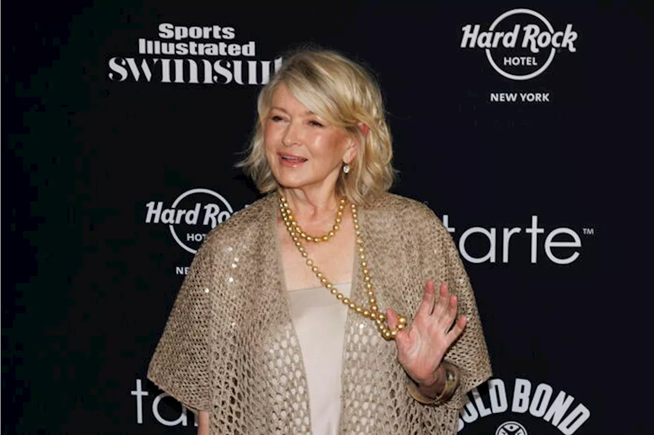 Martha Stewart flouts Sistine Chapel photo ban