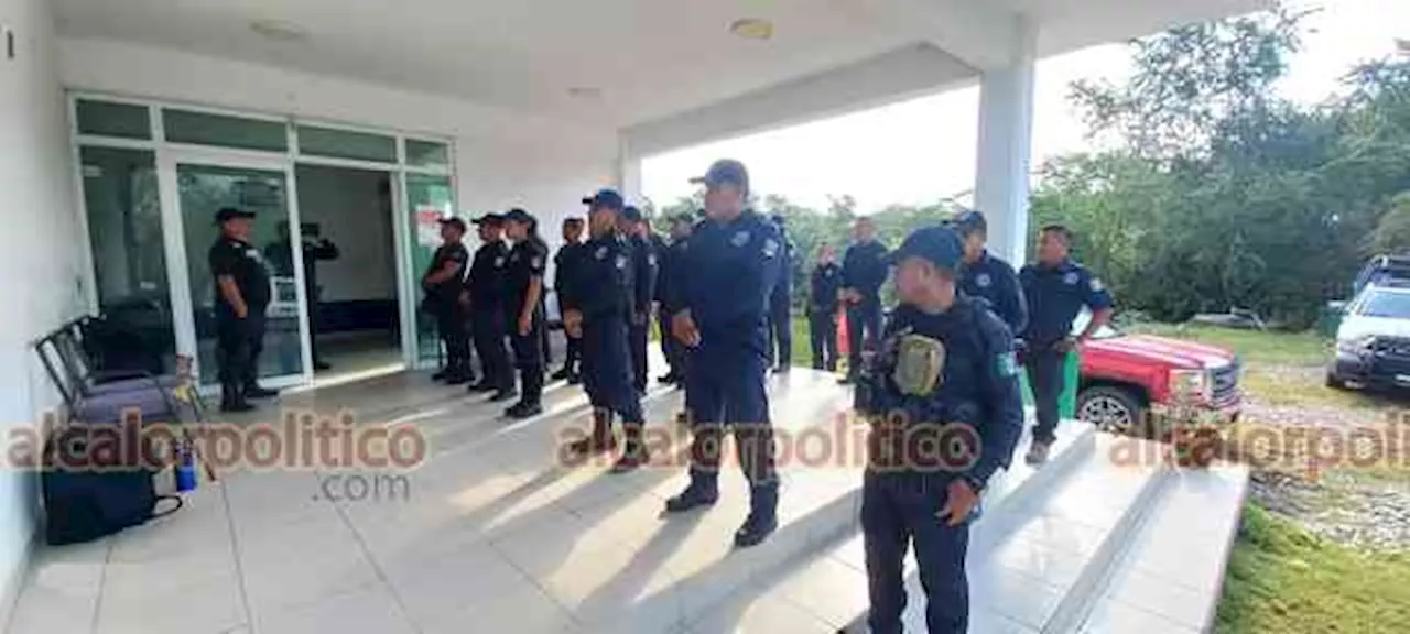 Previo a informe de Alcaldesa de Álamo, policías protestan por uniformes