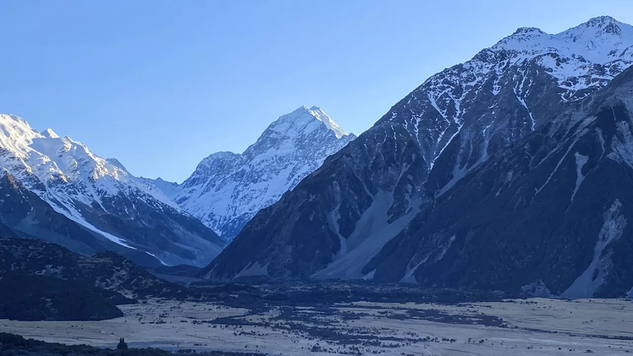 3 climbers from the US and Canada are believed to have died in a fall on New Zealand's highest peak