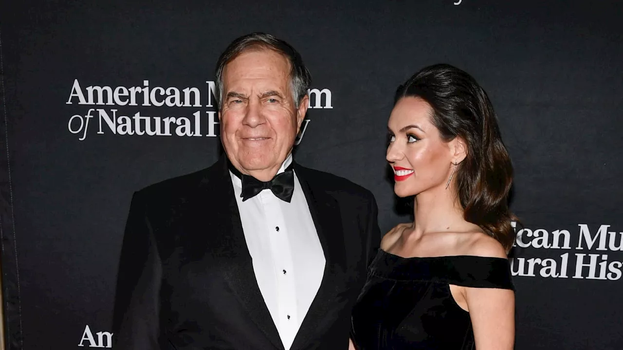 Bill Belichick: Ex-NFL-Trainer (72) zeigt seine neue Liebe (24)!