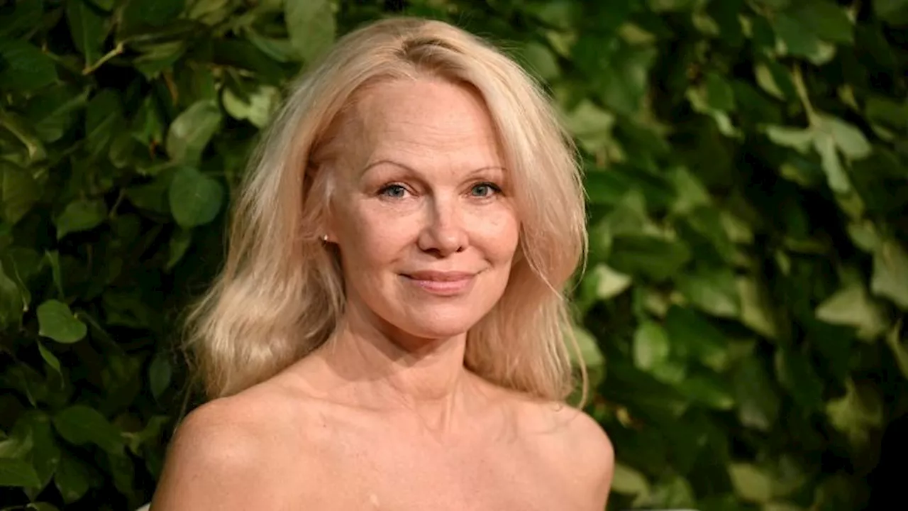 Look of the Week: Pamela Anderson’s still repping her bare face