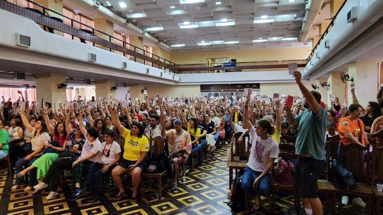 Após quase 2 semanas, professores da rede municipal do Rio encerram greve