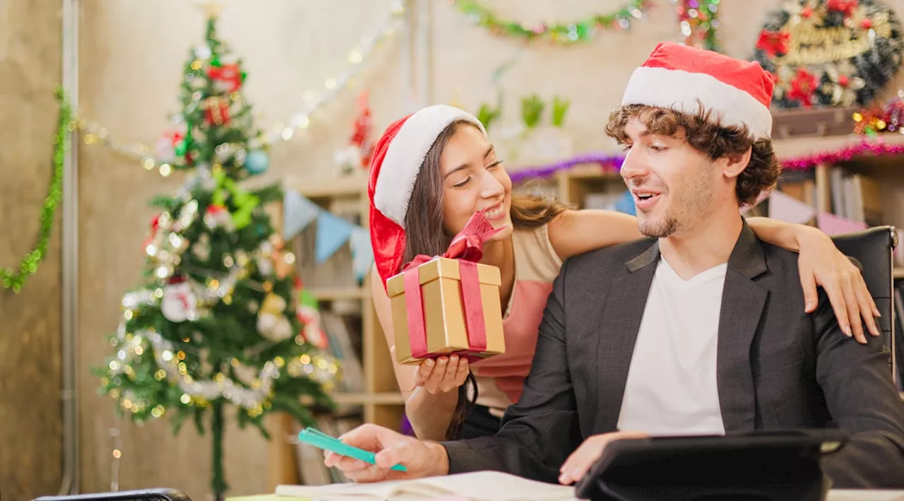 Fête de Noël au bureau, entre crush, ragots et boycotts : ce que révèlent les employés français