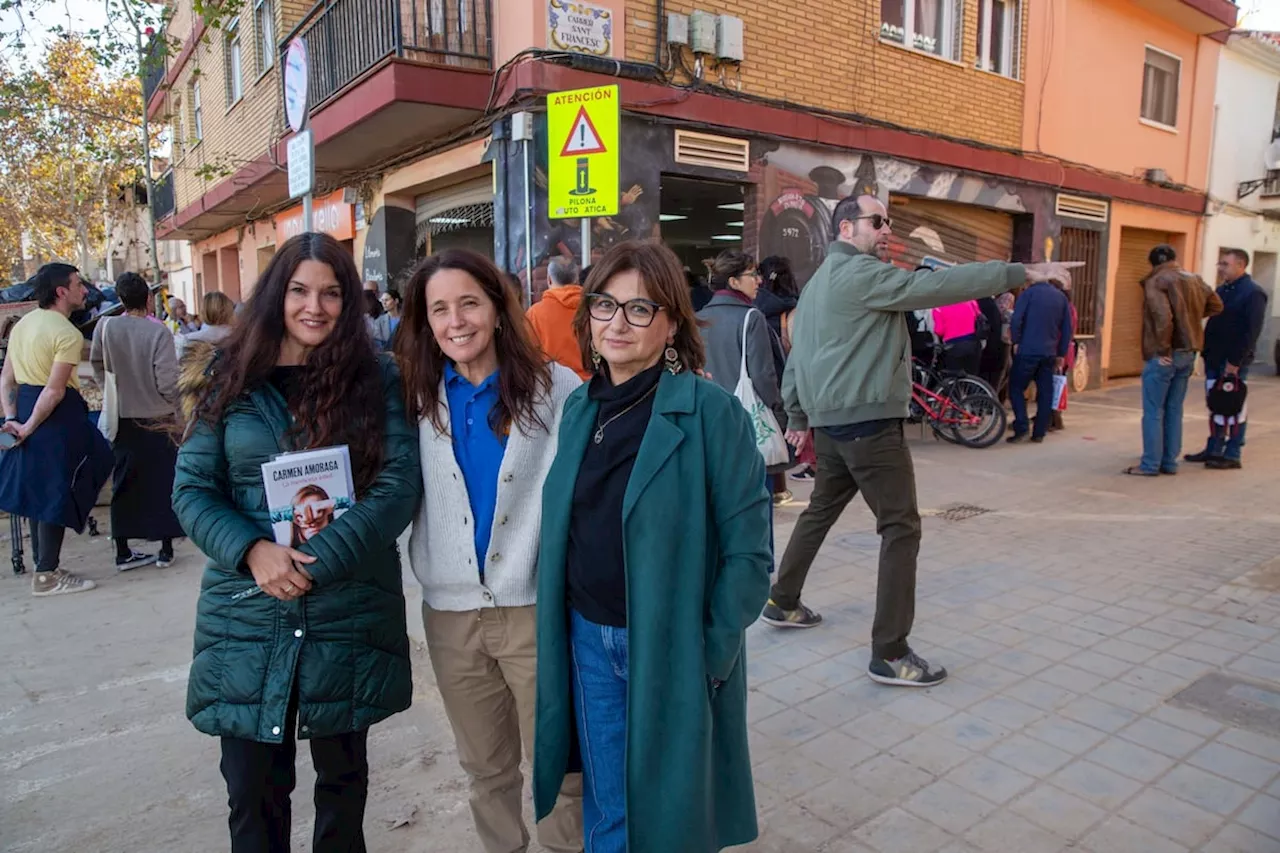 La multitudinaria presentación de un libro en una librería sin libros, arrasada por la dana