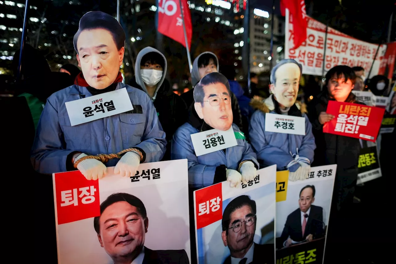 Protesters Demand South Korean President Yoon’s Removal Amid Political Crisis