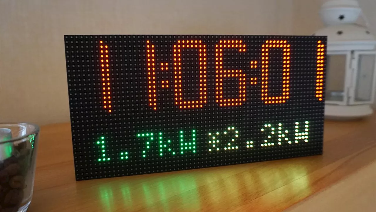 Smarte Energie-Infotafel im Eigenbau: LED-Matrix-Uhr 'HoDi'