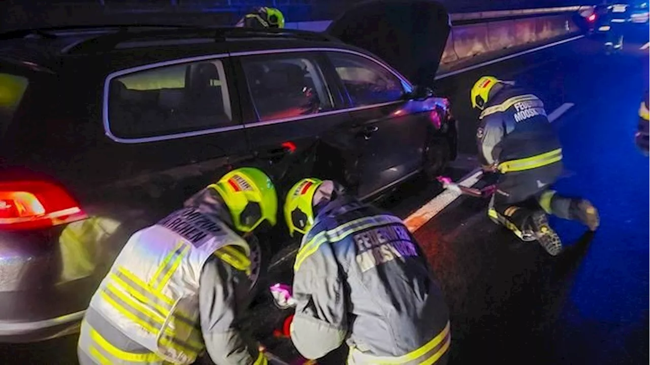 Vier Fahrzeuge beteiligt - Crash legte Frühverkehr auf Südautobahn lahm