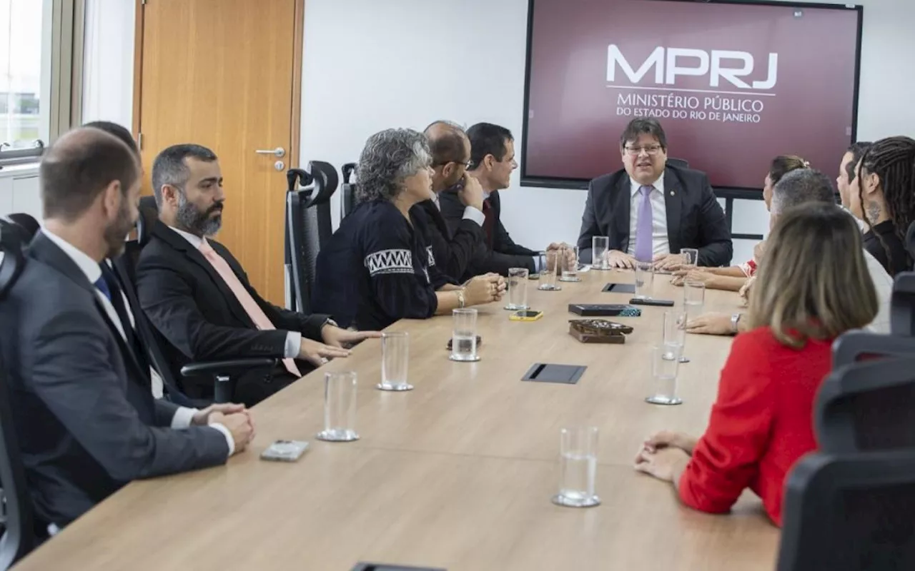 Famílias de Marielle Franco e Anderson Gomes se reúnem com representantes do MPRJ