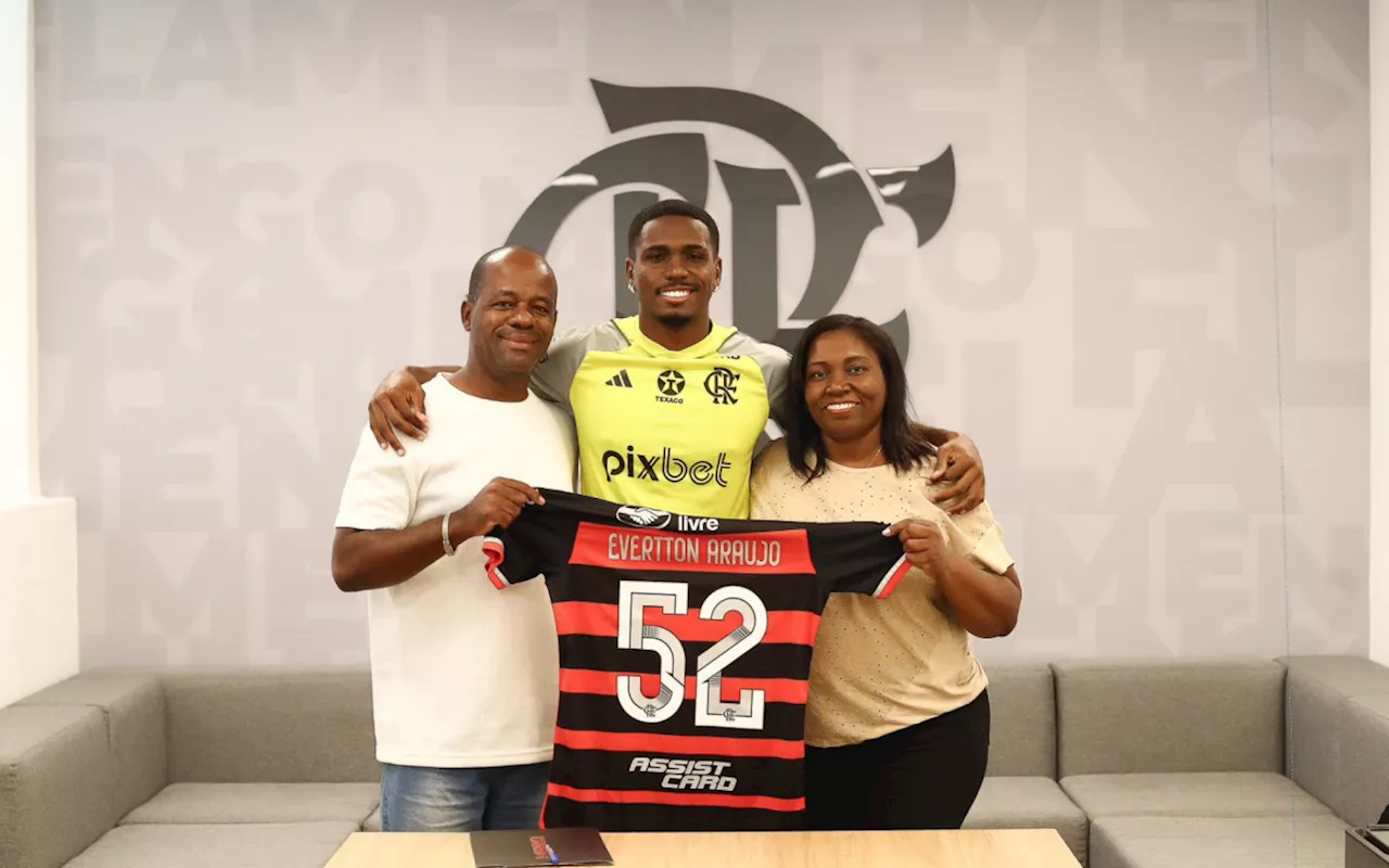 Flamengo renova contrato com Evertton Araújo até 2028